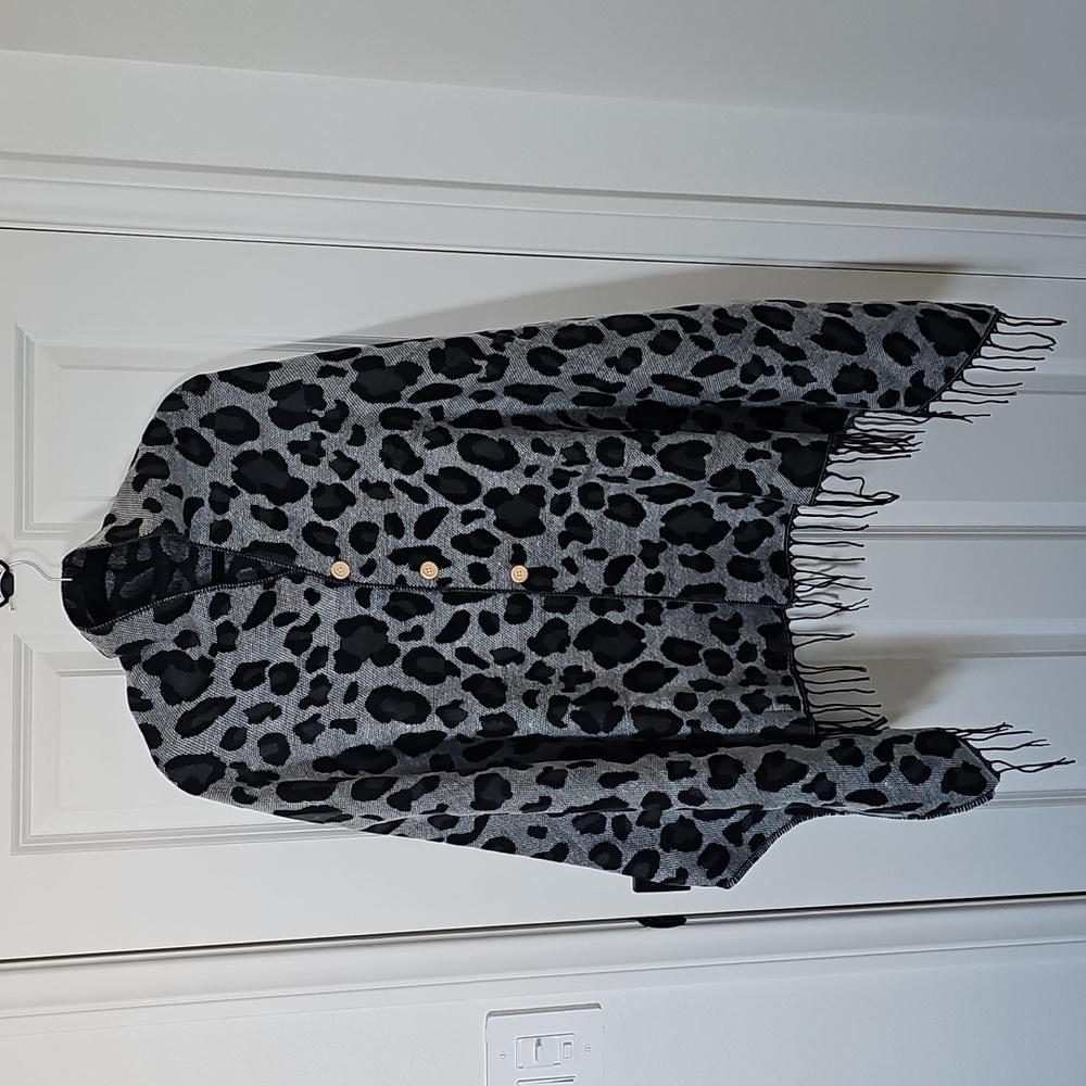 Women's Black and Gray Animal Print Fringe Button Up Wrap